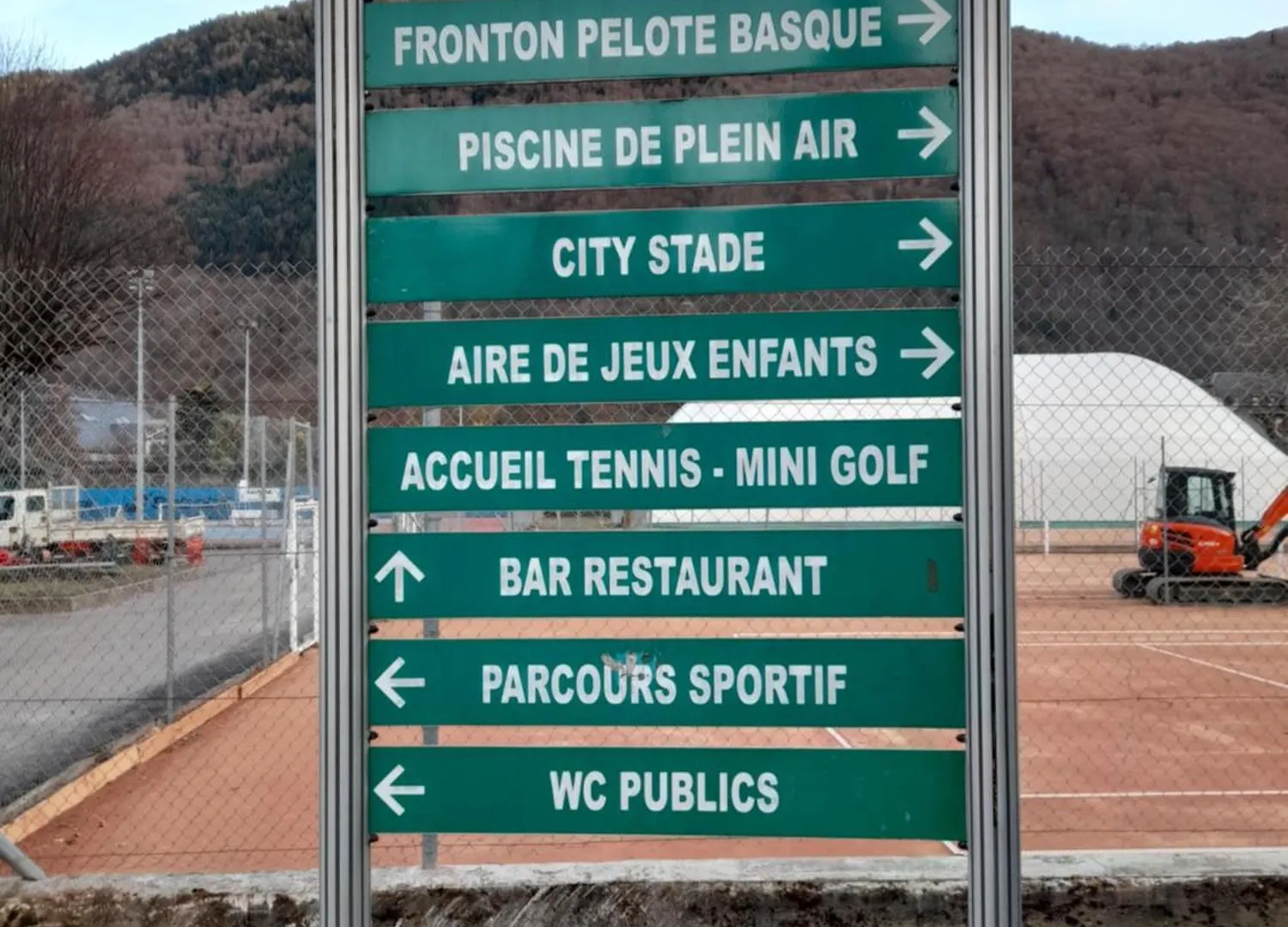 T2Bis, Hyper Centre Face Les Thermes Bagnères-de-Luchon 0*,  프랑스